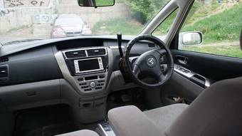 2002 Toyota Opa Pictures