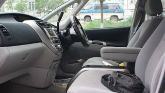 2002 Toyota Opa Pictures