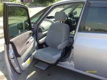 2002 Toyota Opa Photos