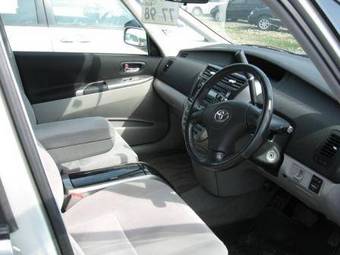 2002 Toyota Opa Photos