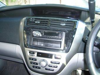 2002 Toyota Opa Pictures