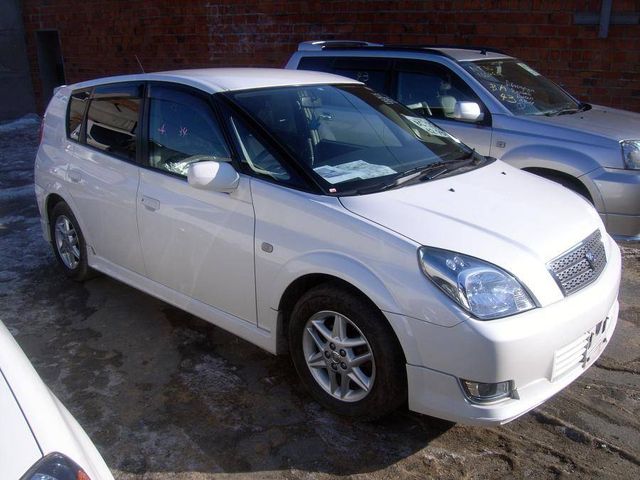 2003 Toyota Opa