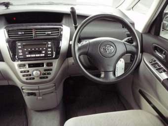 2003 Toyota Opa Pictures