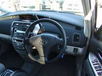 2003 Toyota Opa Pictures