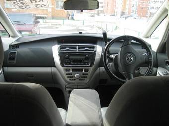 2003 Toyota Opa Pictures