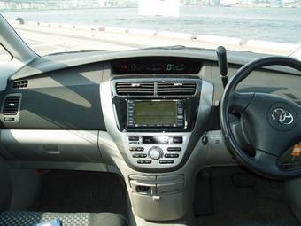 2003 Toyota Opa Pictures
