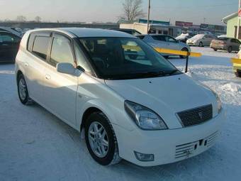 2003 Toyota Opa Photos