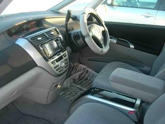 2003 Toyota Opa Photos