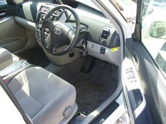 2003 Toyota Opa Pictures