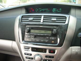 2003 Toyota Opa Pictures
