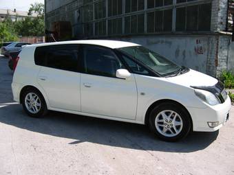 2003 Toyota Opa Photos