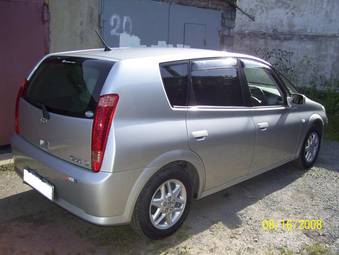 2003 Toyota Opa Pictures