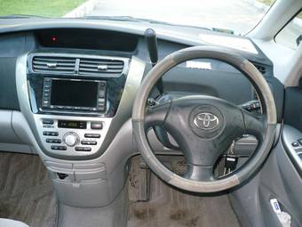 2003 Toyota Opa Pictures