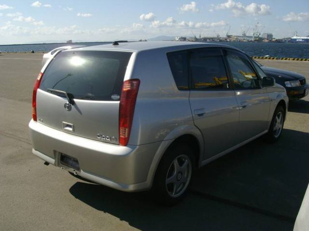 2004 Toyota Opa