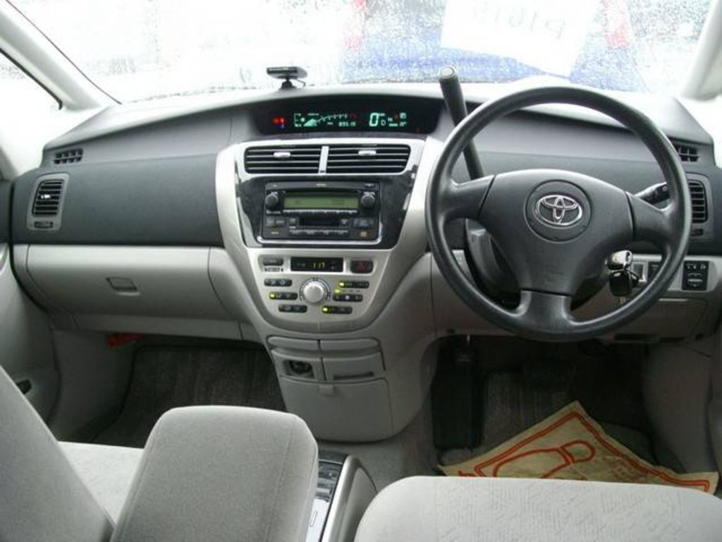 2004 Toyota Opa