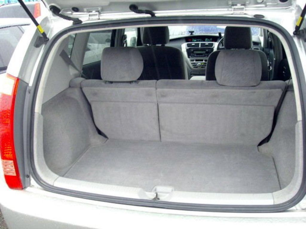 2004 Toyota Opa