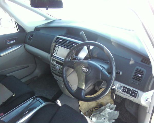 2004 Toyota Opa