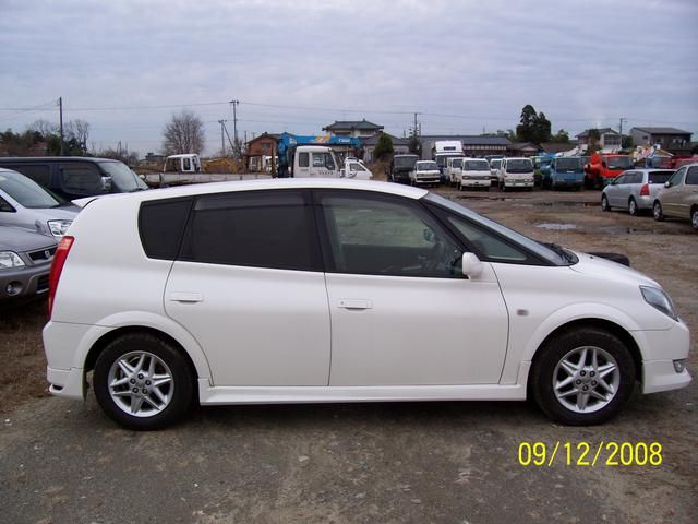 2004 Toyota Opa