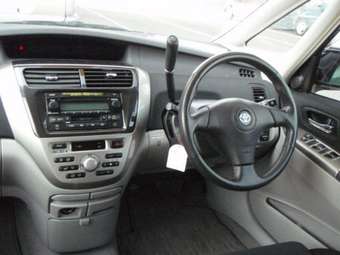 2004 Toyota Opa Pictures