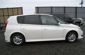 2004 Toyota Opa Photos
