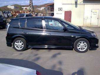2004 Toyota Opa Photos