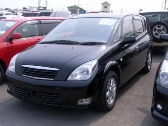 2004 Toyota Opa Pics