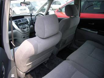 2004 Toyota Opa Photos