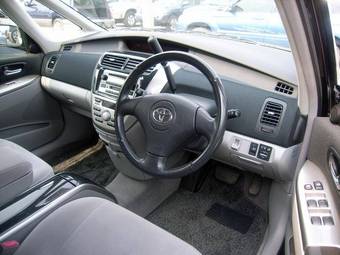 2004 Toyota Opa Pictures