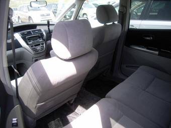 2004 Toyota Opa Photos