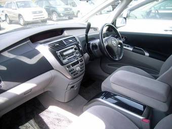 2004 Toyota Opa Pictures