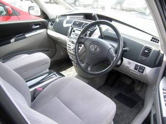 2004 Toyota Opa Photos