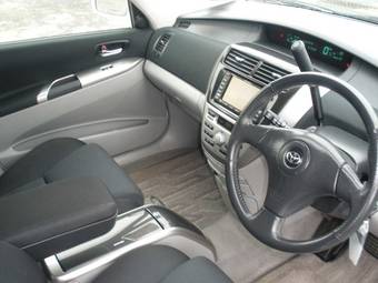 2004 Toyota Opa Pictures