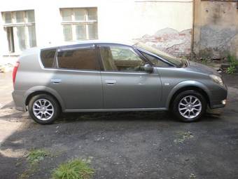 2004 Toyota Opa Pictures