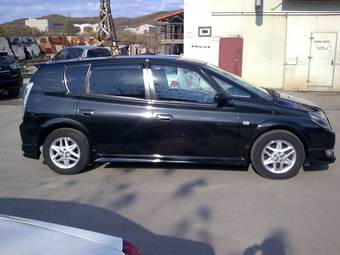 2004 Toyota Opa Photos