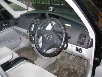 2004 Toyota Opa Pictures