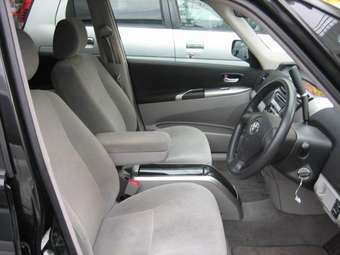 2005 Toyota Opa Pictures