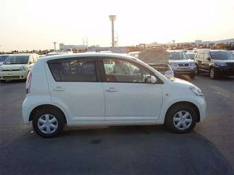 2004 Toyota Passo Photos