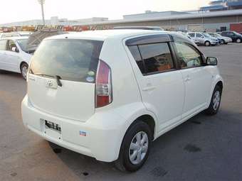 2004 Toyota Passo Pictures