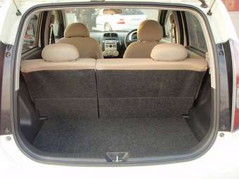 2004 Toyota Passo Pictures