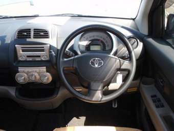 2004 Toyota Passo Pictures