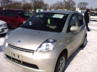 2004 Toyota Passo Images