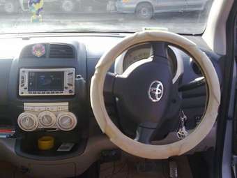 2004 Toyota Passo Images