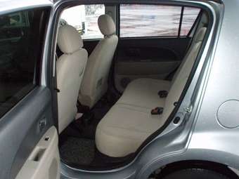 2004 Toyota Passo Images