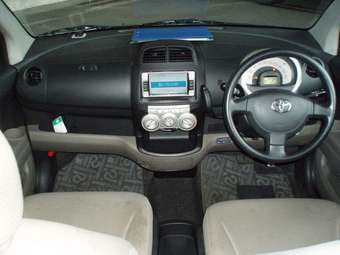 2004 Toyota Passo Pictures