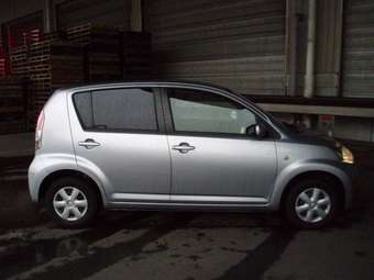 2004 Toyota Passo Photos