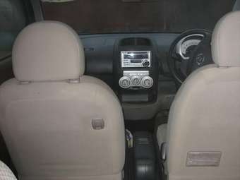 2004 Toyota Passo Pictures