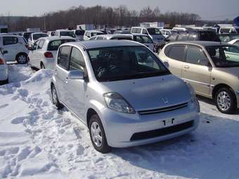 2004 Toyota Passo Pictures