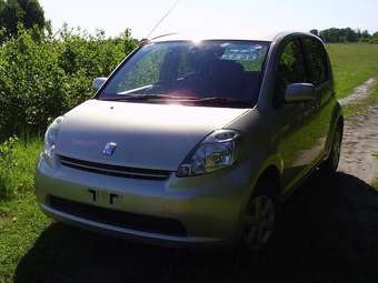 2004 Toyota Passo Pics
