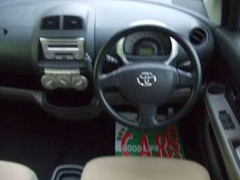 2004 Toyota Passo Images