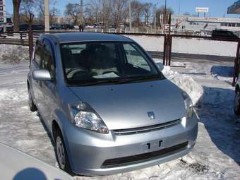 2004 Toyota Passo Pics